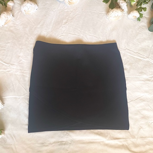 TOPSHOP Petite Women’s Black Crossed Skirt - Picture 2 of 6